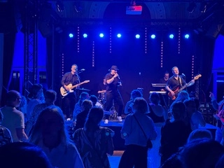 Band och publik på event